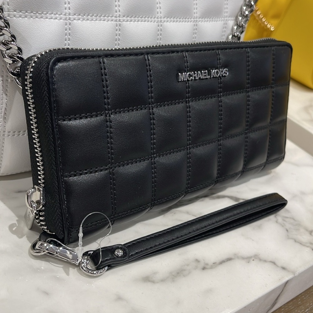 MICHAEL KORS Continental Wristlet Phone Case Wallet 
Black 
NWT - Picture 8 of 16